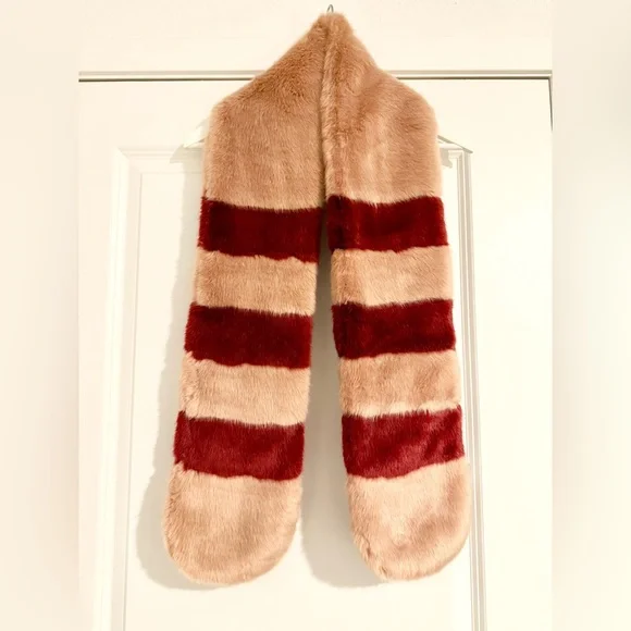 MOVING SALE | New Women’s Urban Outfitters Pink Faux Fur Scarf/Wrap, One Size - Picture 1 of 4
